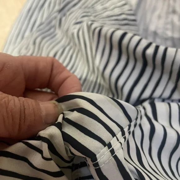 Old Navy Women's Black and White Striped Shorts - Picture 4 of 4
